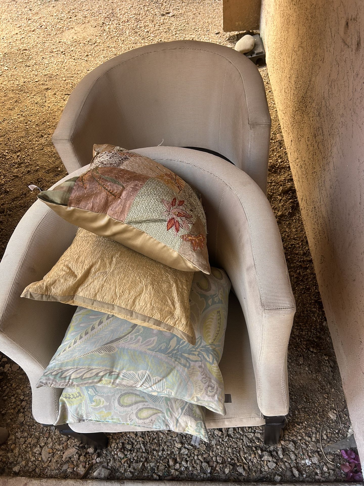 Free Chairs And Pillows