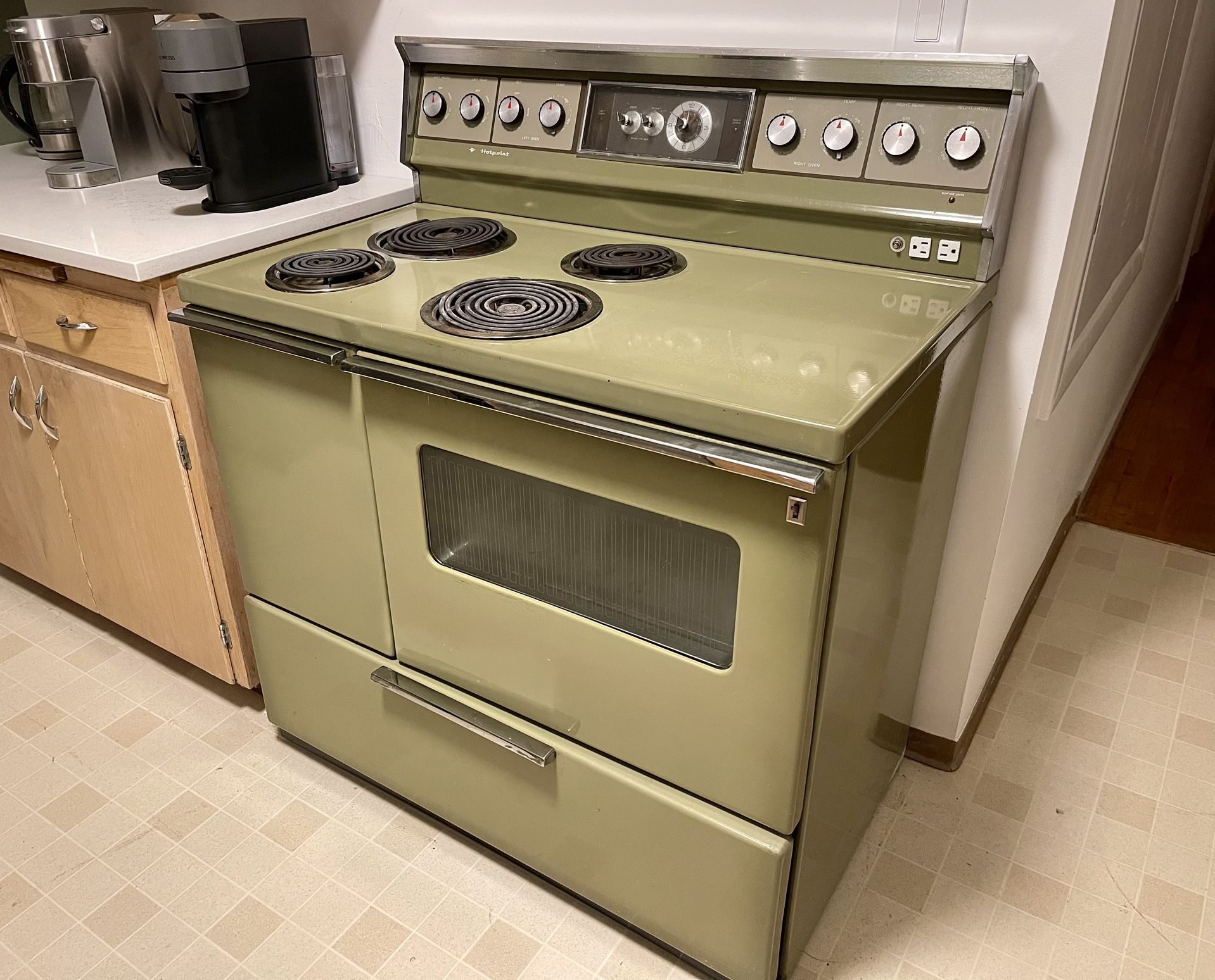 Hotpoint 40 Inch Vintage Double Oven Electric Range - Solid & Works Great!