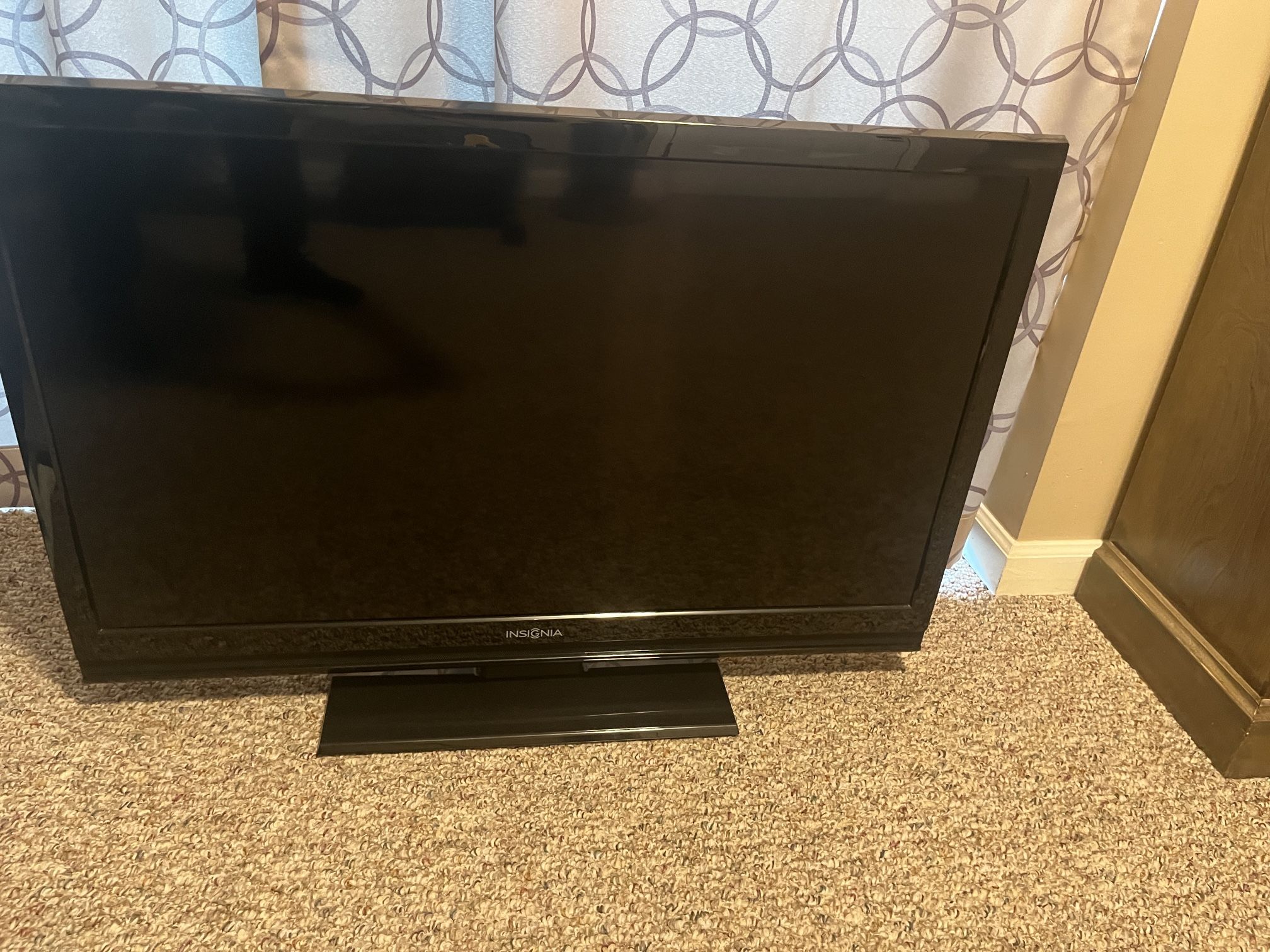 Insignia 40 Inch LED TV