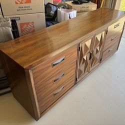 9 Drawer Dresser W/ 2 Mirrors