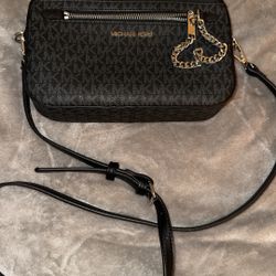 Michael Kors Like New!!