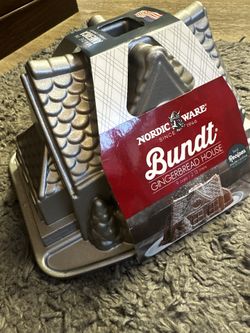 Gingerbread House Bundt Pan