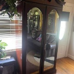 Armoire,Very Nice,Two Mirrored Doors,Great Condition,Message For More Details