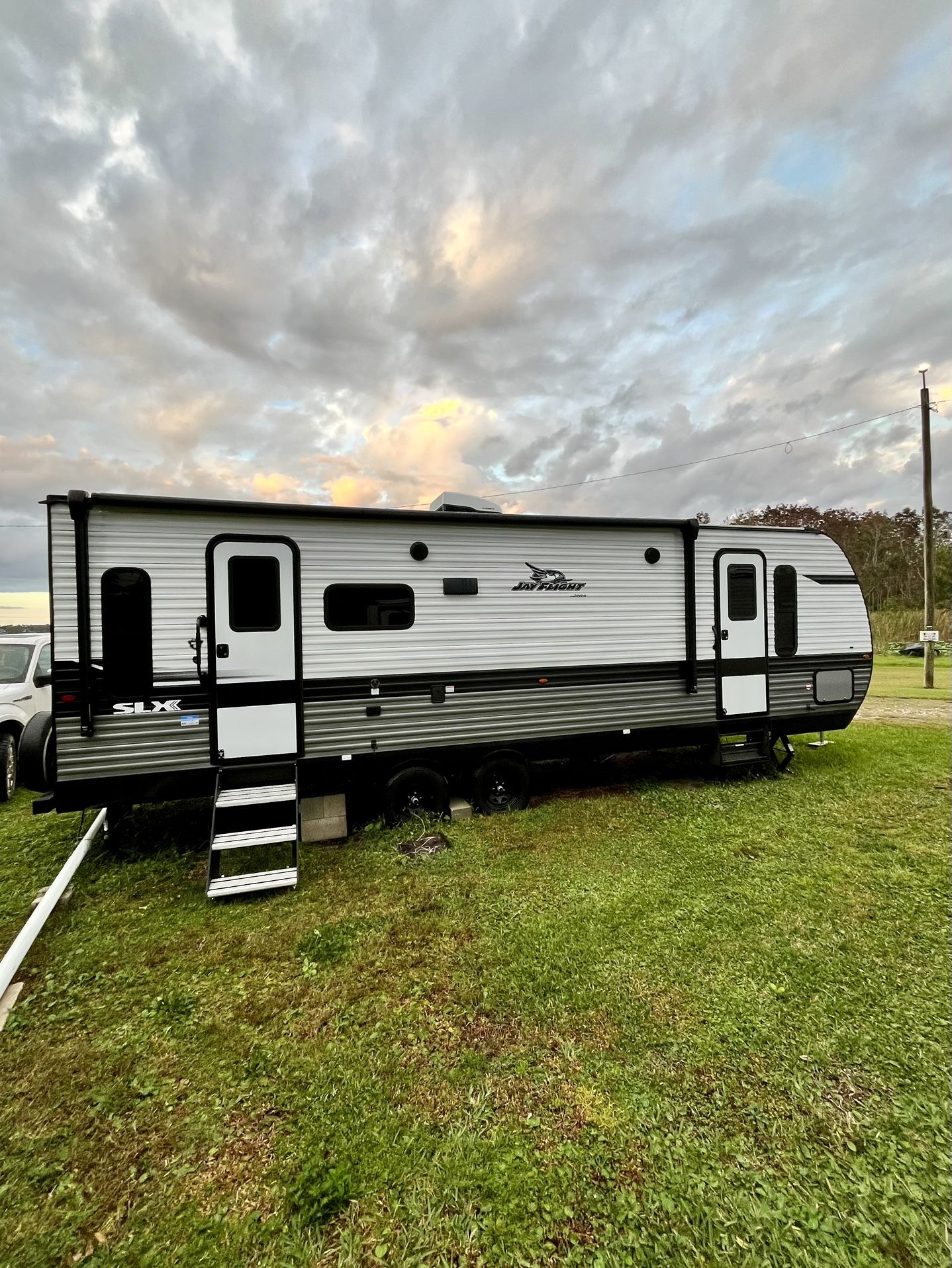 2024 Jayco Jay Flight SLX 262RLS Camper – Like New! 