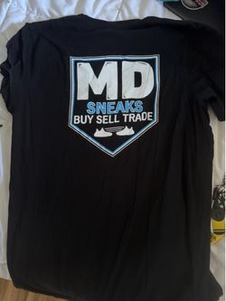 MD SNEAKS TEE SHIRT