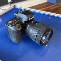 Sony 8D With EFs 18-135MM LENSE