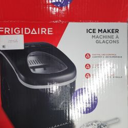 Frigidaire 26 lb Retro Bullet Ice Maker, Black, EFIC128