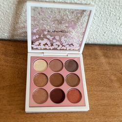 MAC Kabuki Doll X 9 Eyeshadow Palette