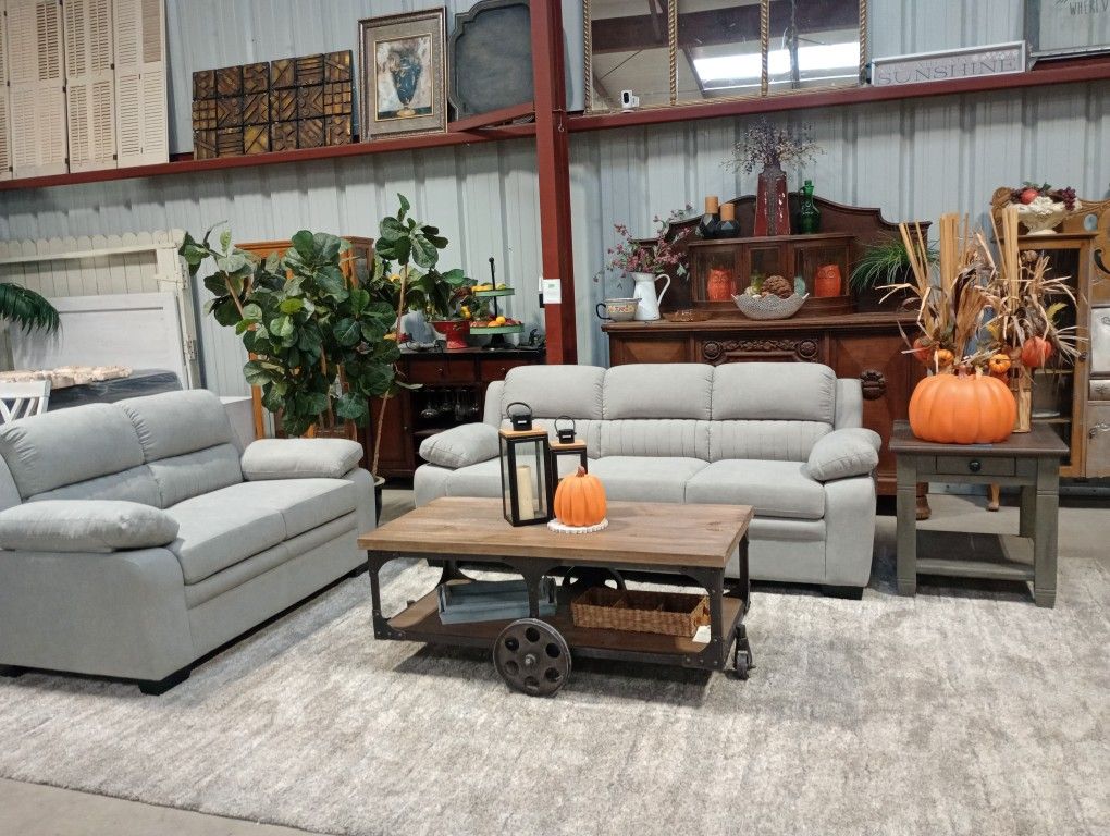 Living Room Sets / Sofas And Recliners 