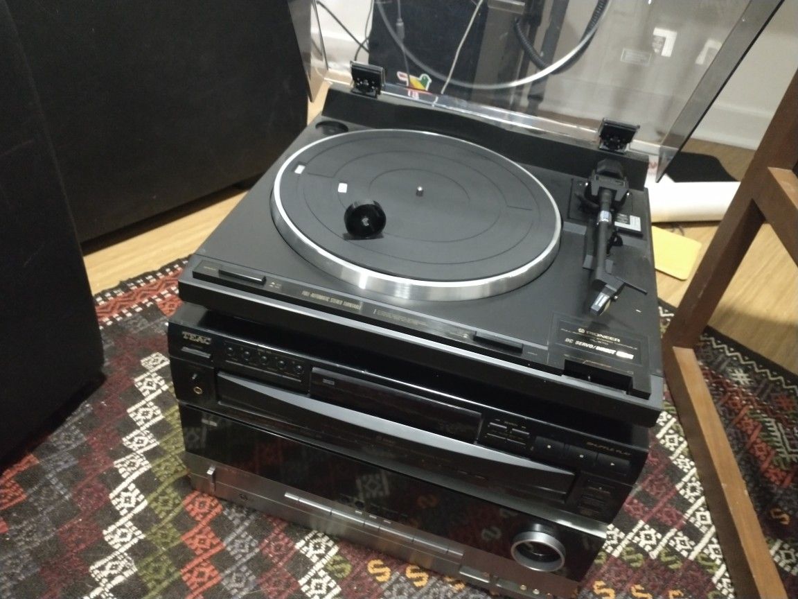 Turntable (Pioneer PL-670)