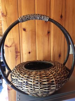 Beautiful Rattan/Wicker Plant holder. 7 inch opening.