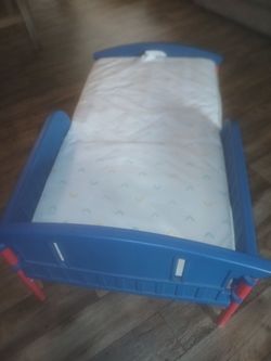 Cama para nino en buenas condiciones todo incluido