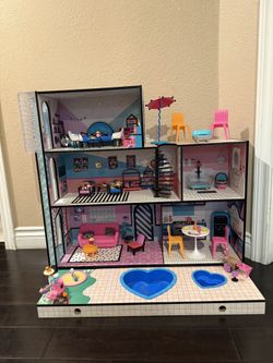 LOL Doll House & Accessories
