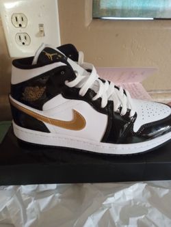 Air Jordan Mid SE