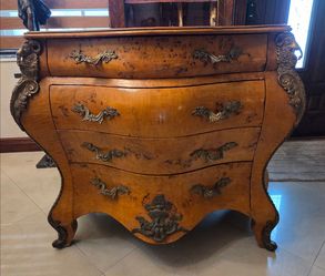 Vintage Louis XV Style Burl Wood Bombé Commode / Chest of Drawers.