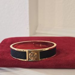 Brand New Black Tory Burch Kira Enamel Medium Hinged Bangle Bracelet with logo 18K-Gold-Plated