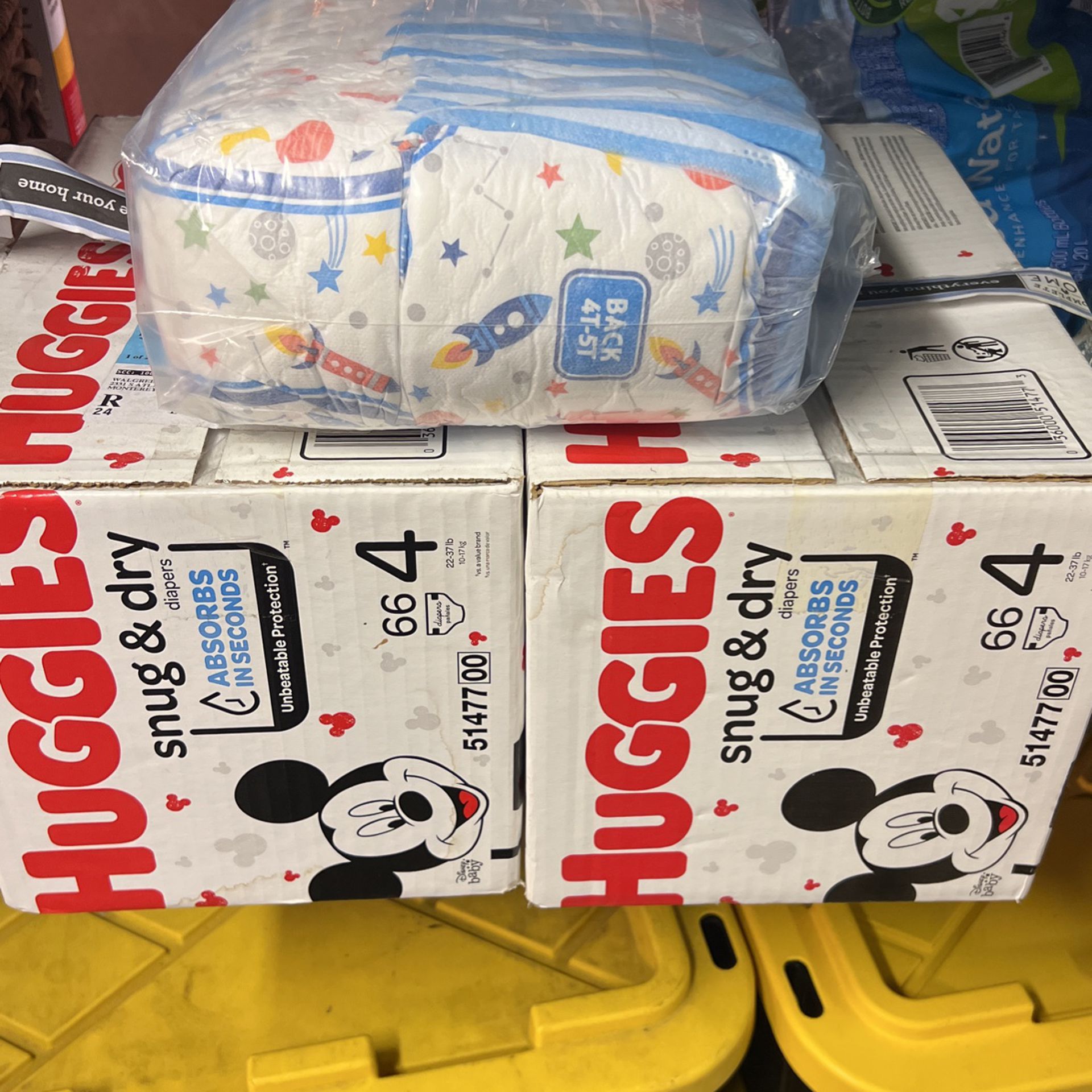 Huggies Diapers Size 4 And 5 Bundle 