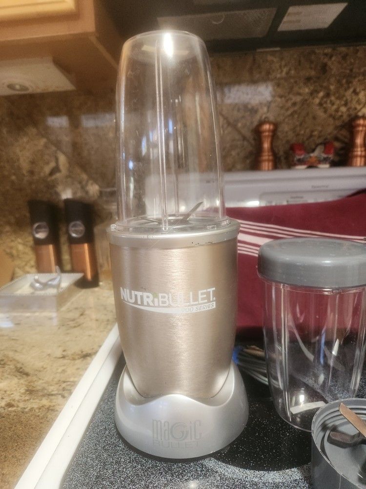Nitri 900 Magic Bullet With Accessoried