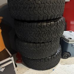 Tires 315/70/17