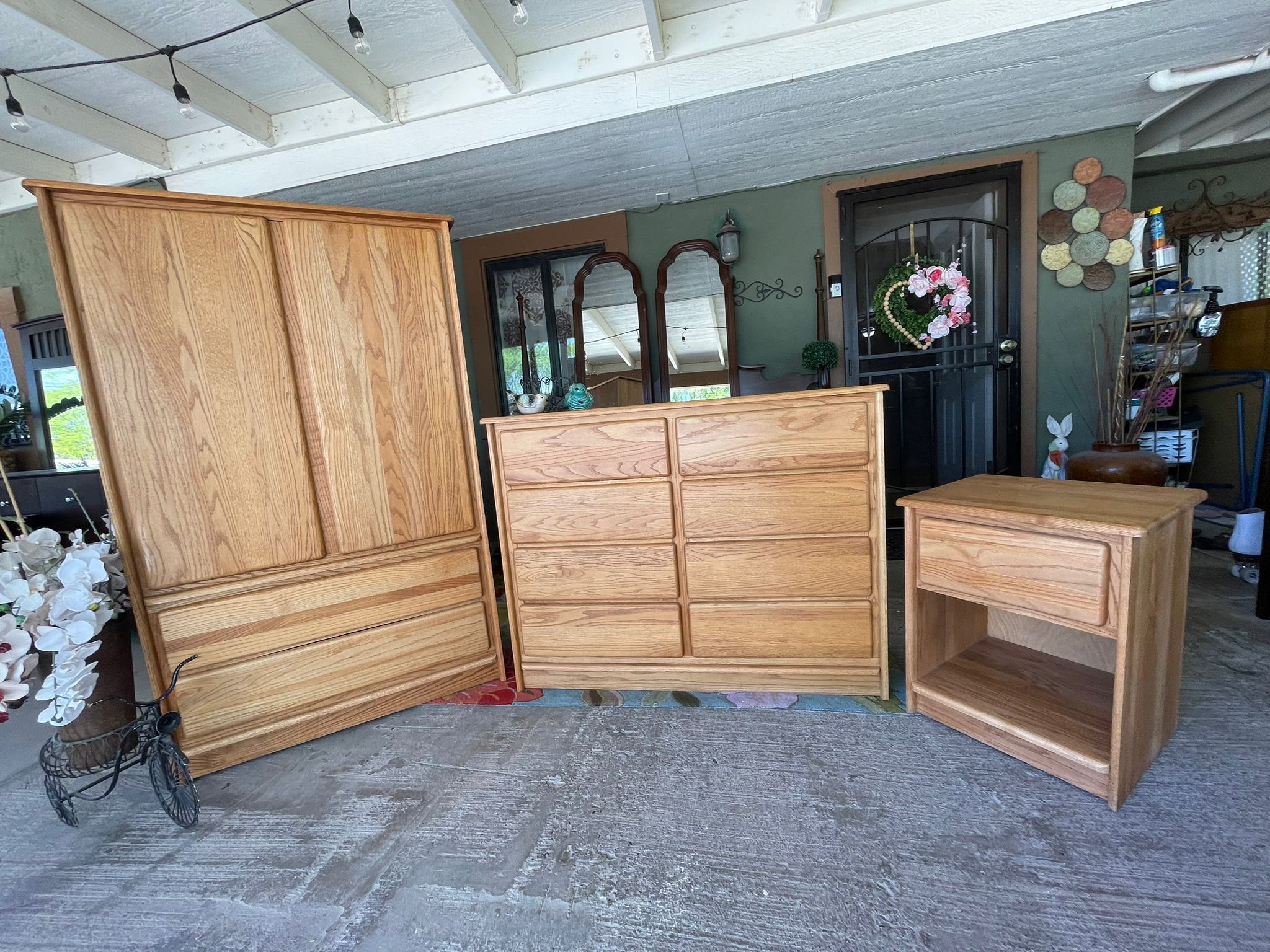 Gorgeous Wood Dresser Set 