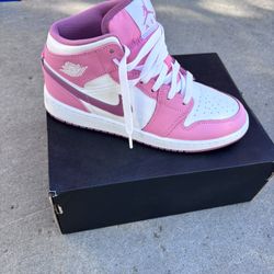 Air Jordan 1 Mid