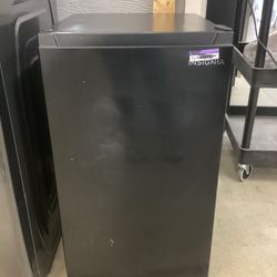 Insignia 3.3 cu.ft. Mini Fridge with Door Storage in Black, New Scratch and Dent