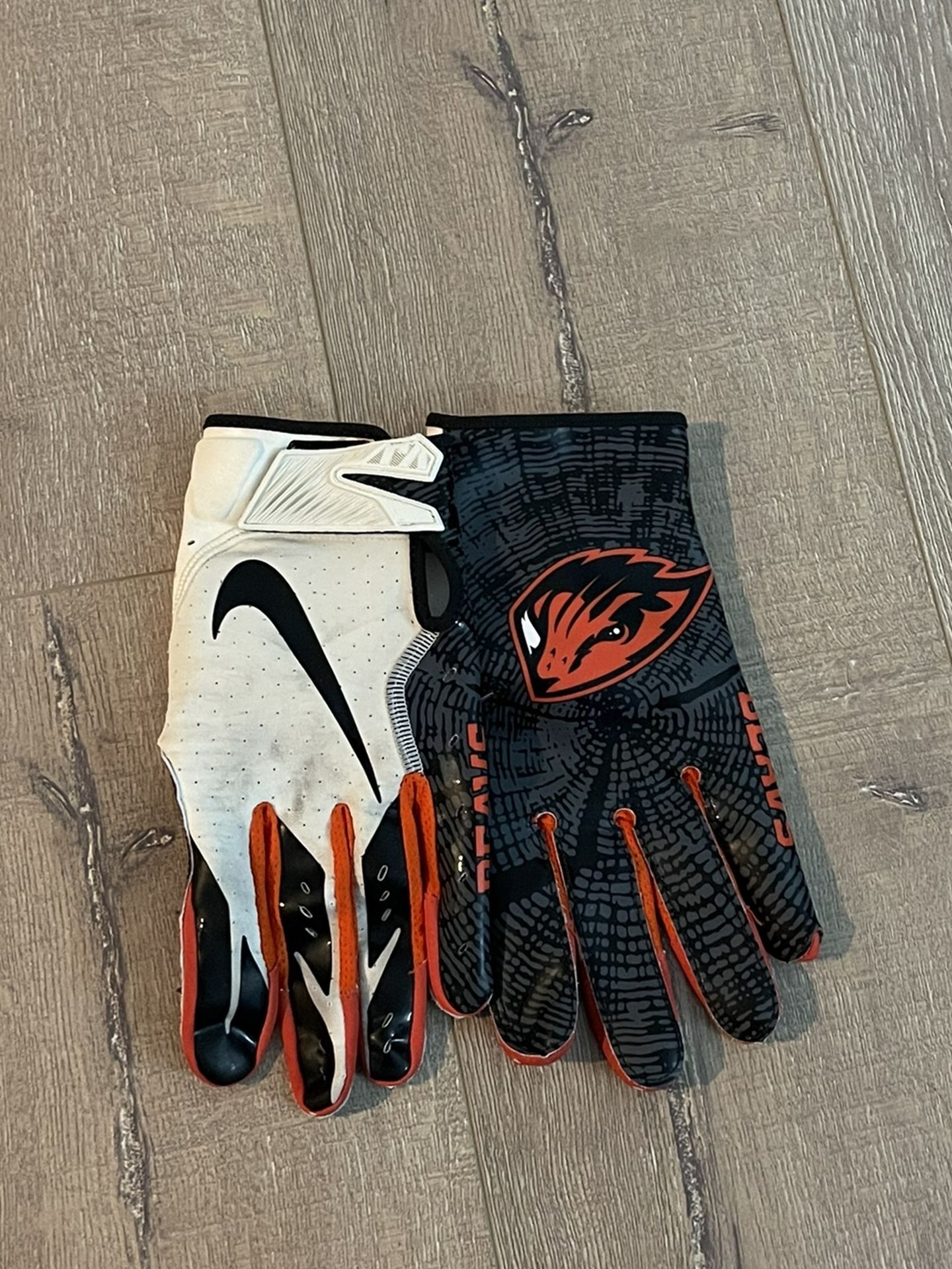 Adult Medium Football Gloves And Helmet Shield for Sale in Las Vegas, NV -  OfferUp