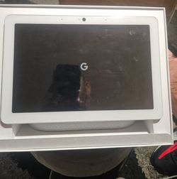 Google Nest Hub Max in Chalk