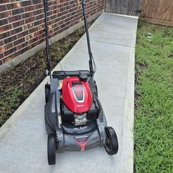 Honda hrx217 usada trabajando muy bien no bolsa