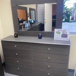 Dresser With Mirror