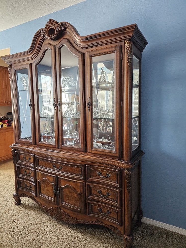 Wooden Fairmont Design China Cabinet
