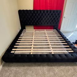 BRAND NEW QUEEN SIZE PLATFORM BED FRAME 