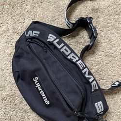 SUPREME waist bag for Sale in Glen Head, NY - OfferUp