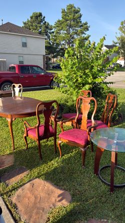 Table/ 6 chairs