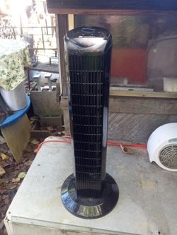 Utilitech: 3 Speed Tower Fan. In Good Working Condition.