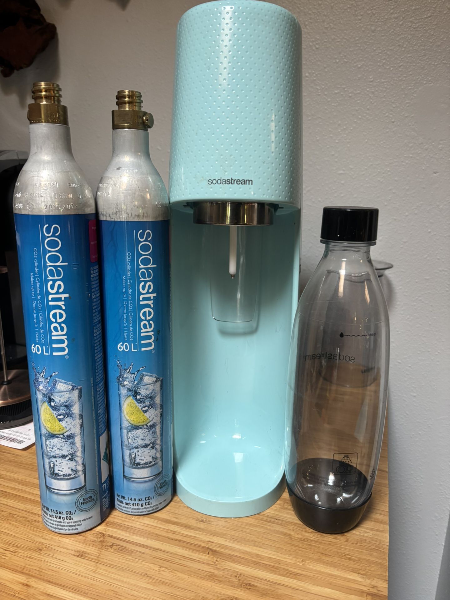 Soda Stream With 2 Canisters & Bottle
