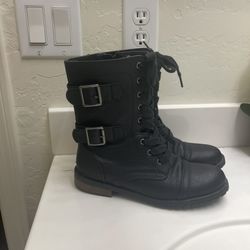 Black Boots 