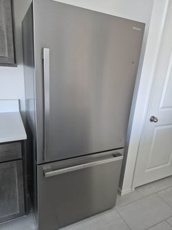 Stainless Hisense fridge/freezer