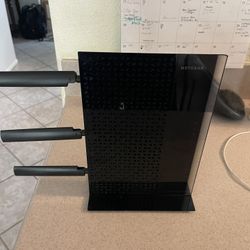 Netgear Router ac1900 with Wi-Fi extender