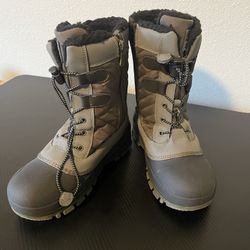 Boys Snow Boots Size 4