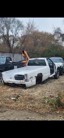 2004 CHEVY SILVERADO Z71 4X4 **FOR PARTS ONLY