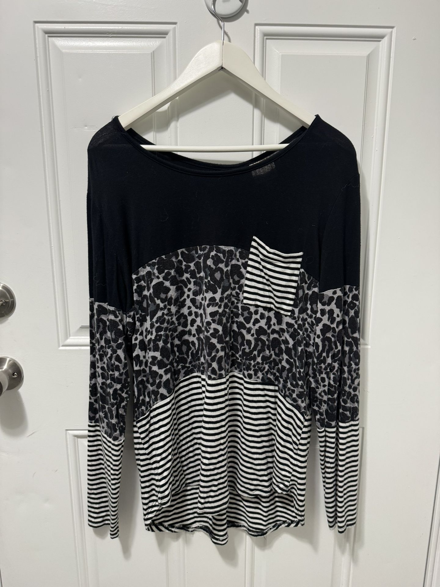 Truself Gray and Black Leopard Long Sleeve Top. Women’s Size Large.