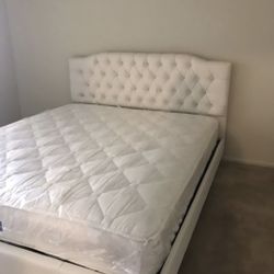 Queen Bed With Bamboo Mattress 