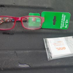 Glasses And Cleaning ( Wipe)