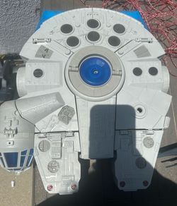 Large Hasbro Star Wars Millennium Falcon -