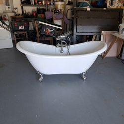 Pedestal Tub