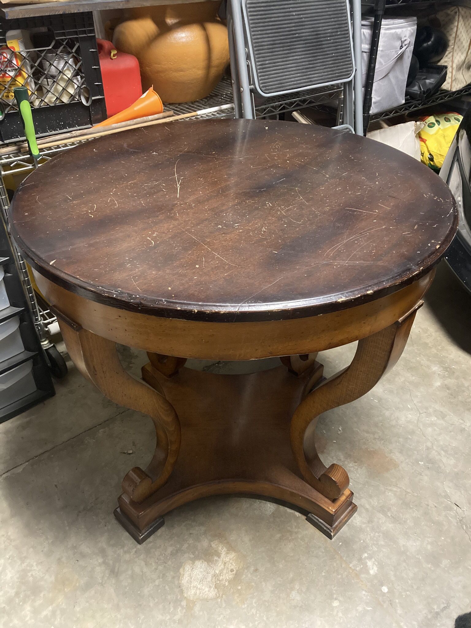 Elegant Italian Side Table – ideal for restoration