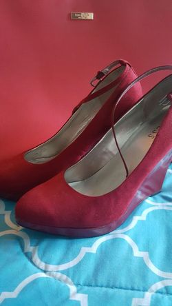 Guess Red Wedges