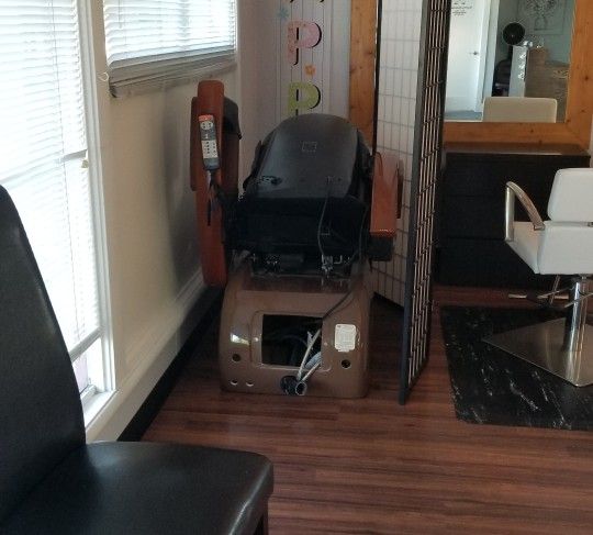 FREE PEDICURE CHAIR