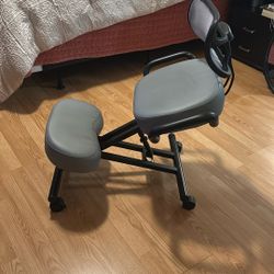 Kneeling chair